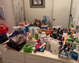 Miscellaneous bathroom items