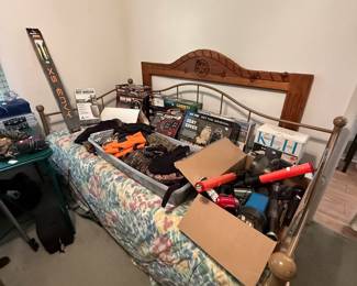 Men's gloves, toboggans, flashlight and miscellaneous