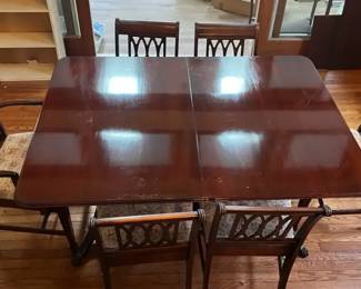 Duncan Phyfe Style Dining Table w Leaf
