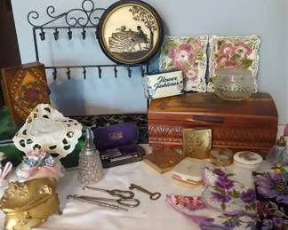 Vintage Bedroom Collectibles