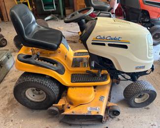  05 Cub Cadet LT1050 Hydrostatic Drive Riding Lawn Mower
