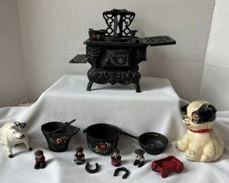 Crescent Cast Iron Miniature Stove  Other Cast Iron Miniature Figurines