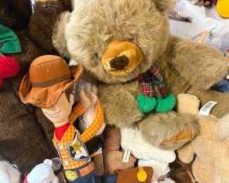 Mystery Lot Of Stuffed Animals