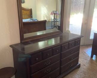 Dresser With Mirror
