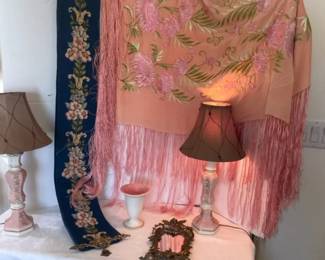 Some Vintage Bedroom Decor