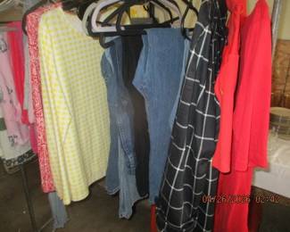 SOME CLOTHES - SMALL JEANS MED TOPS