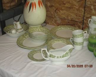 J&G MEAKIN ROYAL STAFFORDSHIRE VICTORIA DINNERWARE