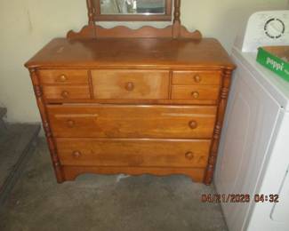 MAPLE DRESSER