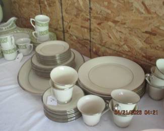 LENOX DINNERWARE SOLITAIRE