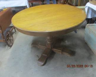 OAK PEDETAL TABLE HAD 2 LEAVES