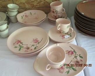 CROOKSVILLE DINNERWARE