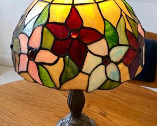 059-DR: Tiffany-Style Stained-Glass Table Lamp