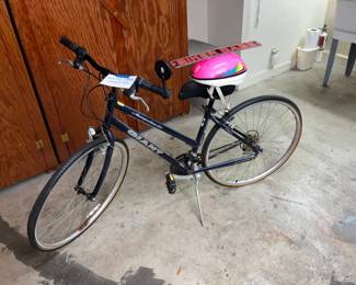 131-BASE: Woman’s GIANT Acapulco Bike
