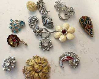 112-JWL: Vintage Brooch Collection