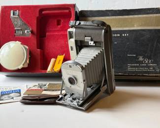 002-JM: Vintage 800 Polaroid Land Camera Presentation Set