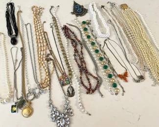 115-JWL: Vintage Necklace Collection