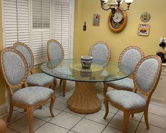 Gorgeous Bernhardt dining room table with round beveled glass tabletop 60”x30” and six upholstered chairs light blue scallop shape