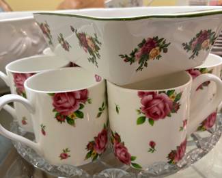 Royal Albert 8 coffee mugs and a baking dish