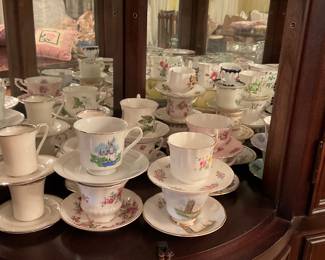 Tea cup and saucer collection 