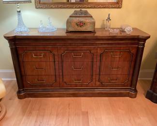 Large Bernhardt bedroom dresser in excellent condition 68”x35”x20” 