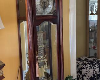 Beautiful Howard Miller Grandfather clock in great condition. Measures 20” x 84 “ x 12” 