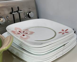 Corelle Pretty Pink Plate Set