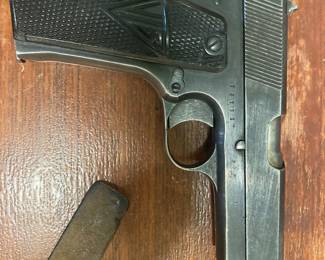 Polish 9 mm pistol World War II