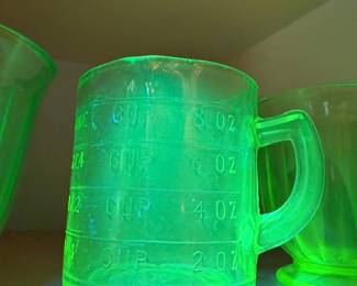 Uranium Vaseline Glass Measuring Cup Glowing Green UV Light Vintage Kitchen Collectible
