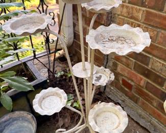 Vintage White Metal Flower Shaped Garden Plant Stand Outdoor Yard Art Decor
