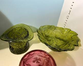 Green Pressed Glass Leaf Shaped Bowls Dishes Pink Cranberry Glass Grape Pattern Plate Vintage Art Glass Collection Collectible