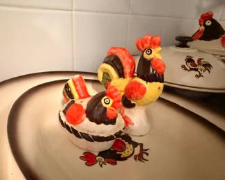 Metlox Poppytrail Red Rooster Figurine Salt Pepper Shakers Covered Dish Close Up California Pottery