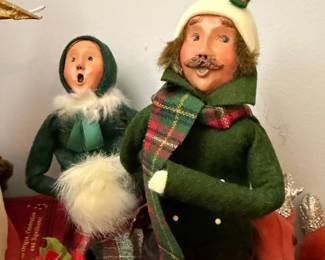 Byers Choice Style Christmas Caroler Figures Pair Green Outfits Plaid Scarves Holiday Display Decorations Collectible