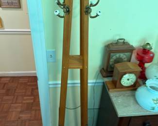 Wood Easel Display Stand Brass Wall Sconce Candelabra Marble Top Side Table Antique Clock Red Glass Lamp Vintage Bedroom Corner Decor Collectibles