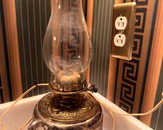 Antique Brass Oil Lamp Glass Hurricane Chimney Embossed Base Victorian Kerosene Lighting