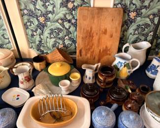 Wood Cutting Board Toast Rack Butter Dish Ceramic Pitchers Brown Stoneware Crocks Milk Glass Hobnail Kitchen Lot
