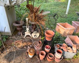 Terra Cotta Flower Pots Wire Plant Stand Garden Planters Outdoor Yard Supplies Lot