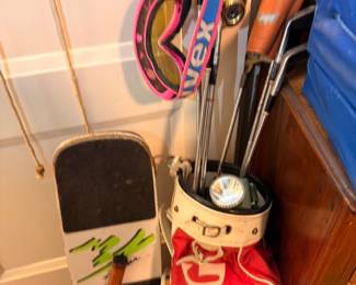 Vintage Golf Clubs Red Golf Bag Set Irons Woods Putter Sports Equipment Golfing Gear