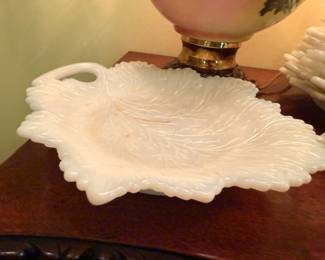 White Milk Glass Ruffled Edge Leaf Shaped Dish Bowl Vintage Decorative Glassware