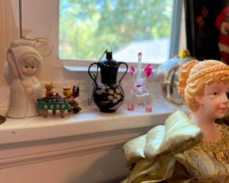 Porcelain Lady Bust Figurine Ceramic Angel Black Metal Candle Holder Gold Flowers Crystal Glass Figurine Windowsill Decor Collectible