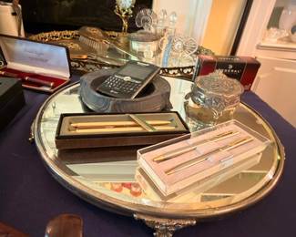 Gold Pen Pencil Sets Presentation Boxes Silver Mirrored Vanity Tray Crystal Perfume Bottles Silver Trinket Box Desk Accessories Lot