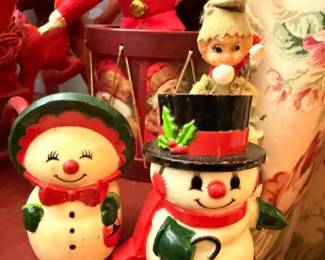 Vintage Ceramic Snowman Figurines Top Hat Holly Accents Christmas Salt Pepper Shakers Holiday Decor Kitsch Collectible