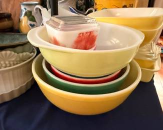 Pyrex Nesting Mixing Bowls Primary Colors Yellow Green Refrigerator Dish Lid Vintage Kitchen Collectible