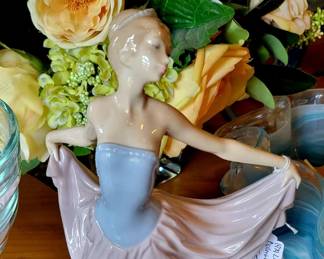 Lladro ballerina statue. 