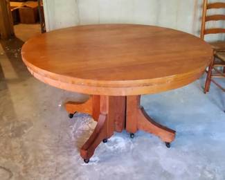 Vintage MissionStyle Oak Pedestal Table