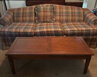 Coffee table & Vintage Couch