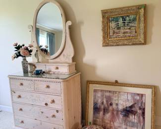 Thomasville Impressions Ribbons & Bows dresser with mirror