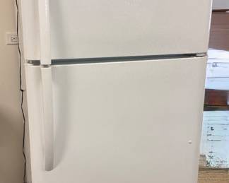 Frigidaire FFTR2021TW2 refrigerator