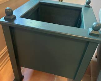 $20 Green planter 21x19