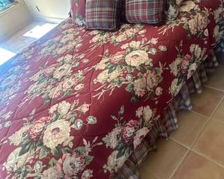 $225.  Queen Set Beauty Rest W/ Comforter EXCELLENT!!