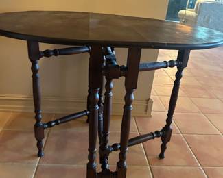 $150 Antique Gate Leg Table 39x32x29